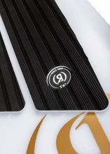 Load image into Gallery viewer, RONIX WAKESURF 2025 - Flyweight - Wave King Surfer - White / Black / Gold