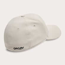 Load image into Gallery viewer, Oakley 6 Panel Stretch Metallic Hat (Mist/Black)