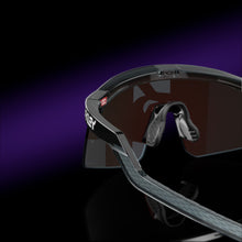 Load image into Gallery viewer, Oakley Sunglass - Hydra In Prizm Violet Frame
