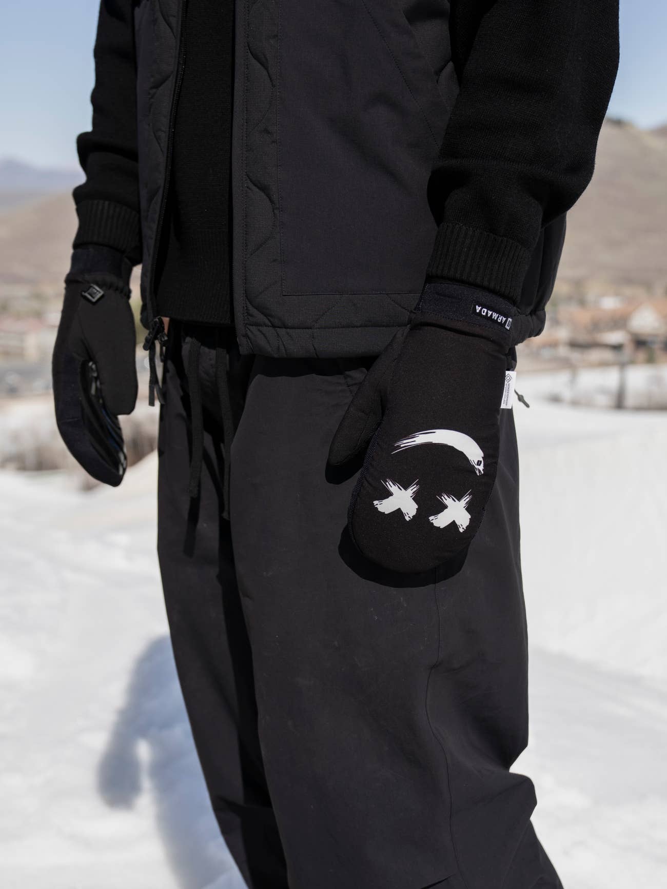ARMADA _ CARMEL WINDSTOPPER MITT GLOVE - Off White Smiley